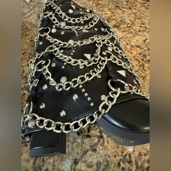 Azalea Wang‎ ALEENA CHAINED HEELED BOOTS - Picture 5 of 8